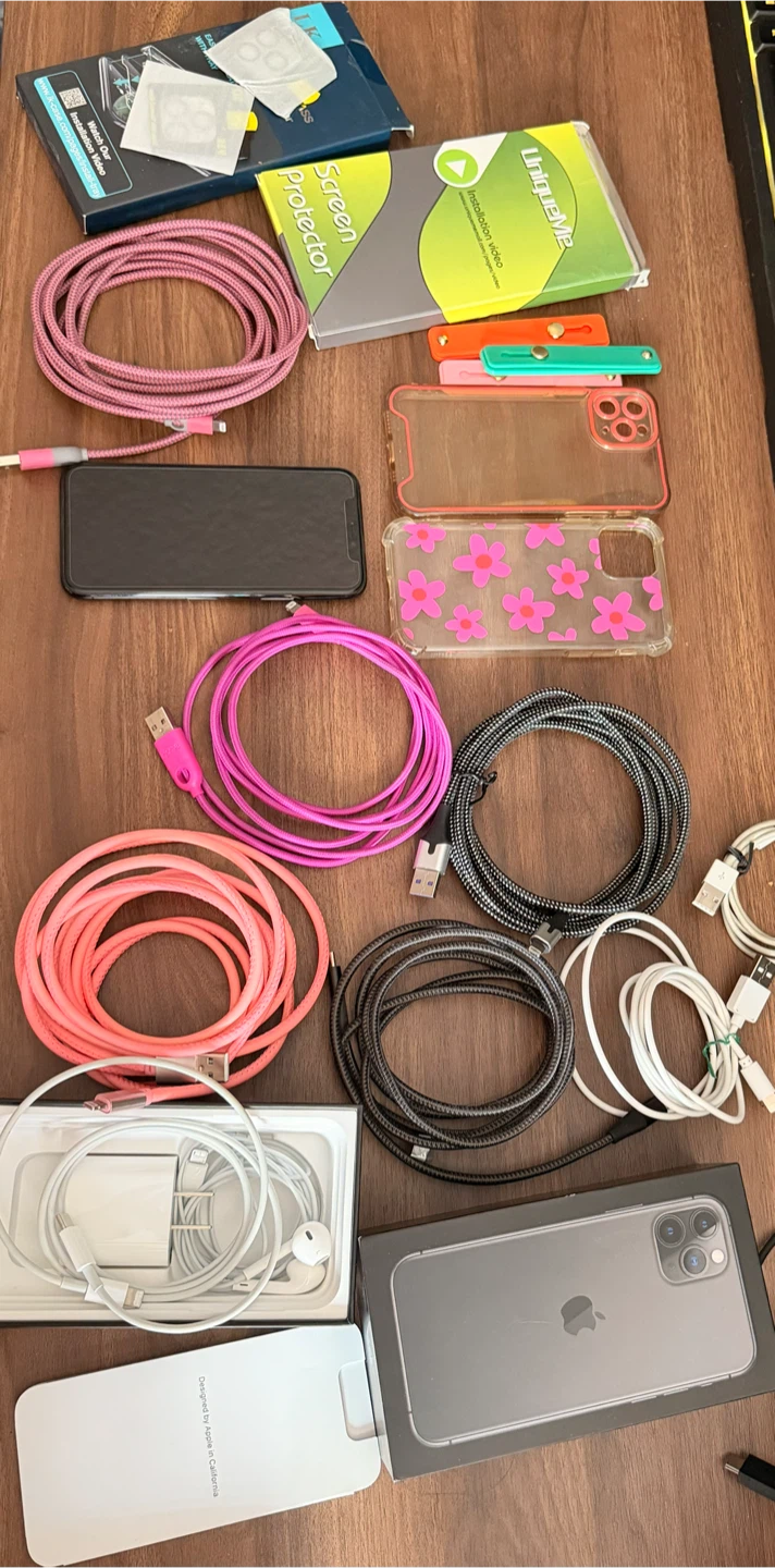 Unlocked 256 GB iPhone 11pro with Apple Watch SE - photo 5