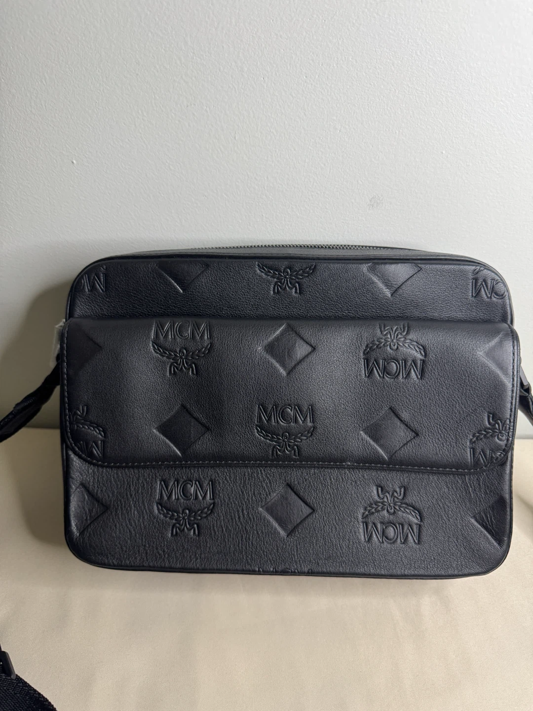 Authentic MCM Eren Messenger Bag - Medium Black - photo 2