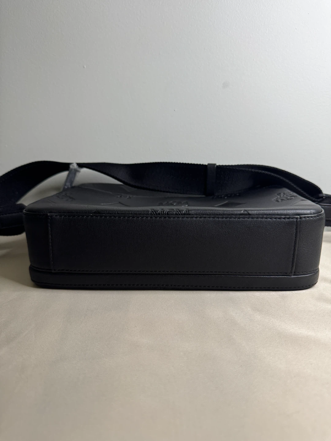 Authentic MCM Eren Messenger Bag - Medium Black - photo 5