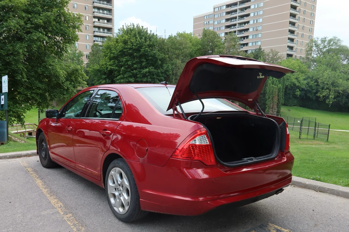 Red Ford Fusion Sedan - photo 3