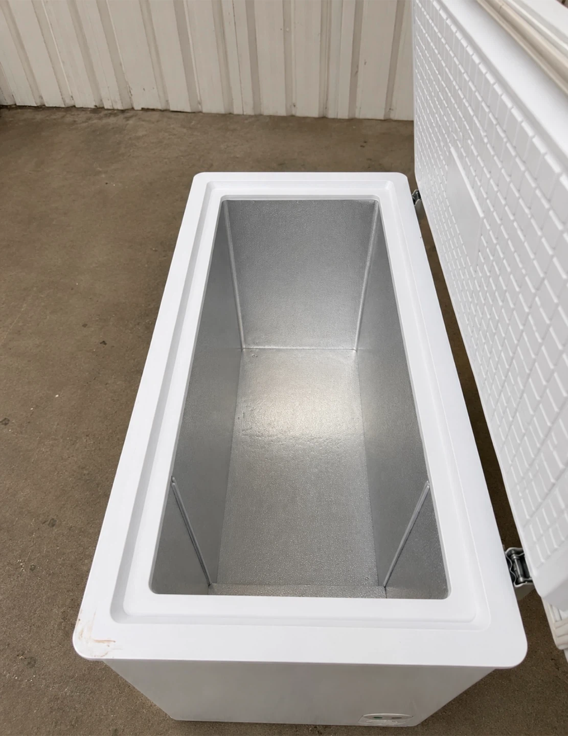 Danby Chest Freezer – Great Working Condition - photo 3