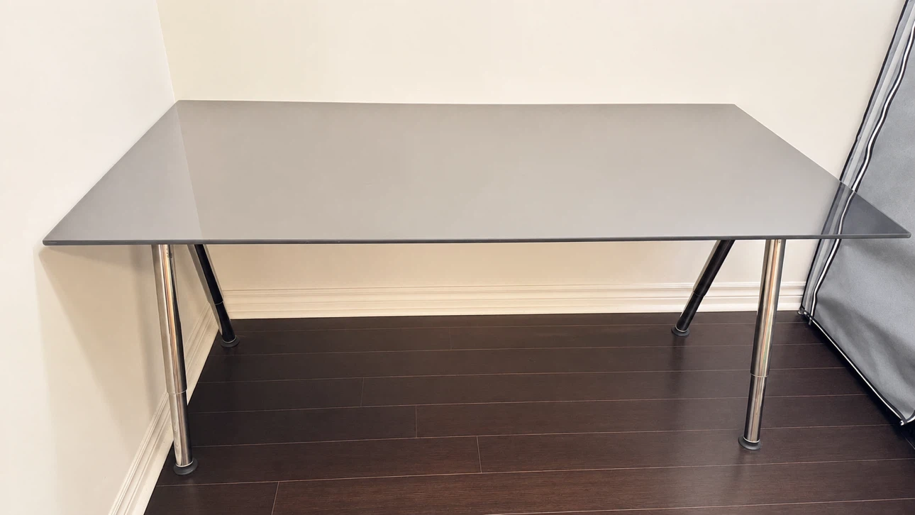 Glass table with adjustable height for FREE