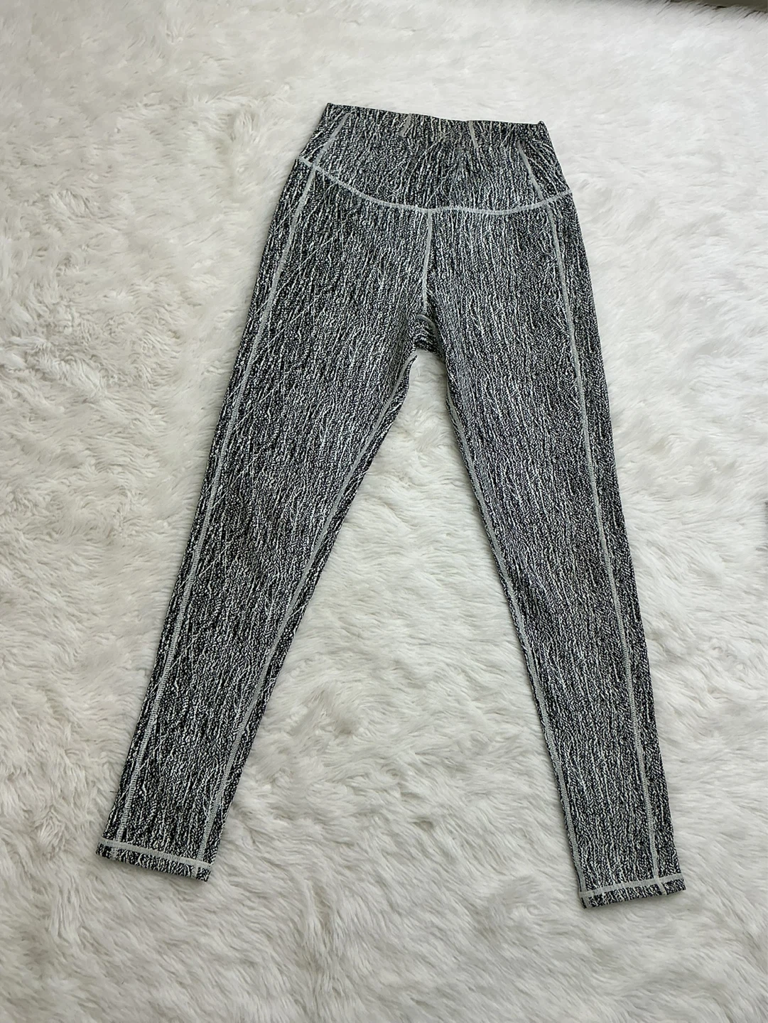 BuffBunny Leggings - Black & White Pattern - Sz Med - photo 4