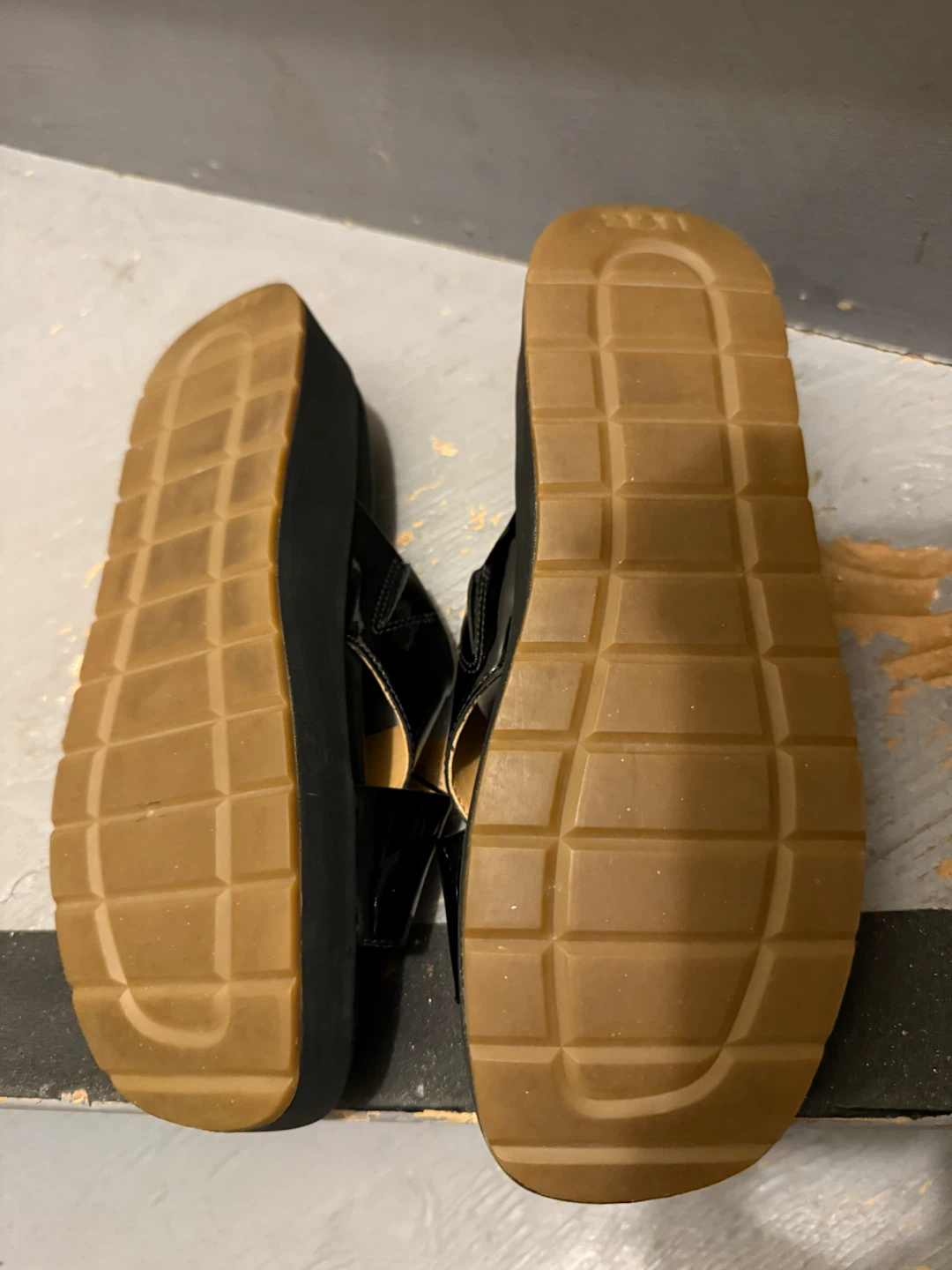 UGG Black Patent Cross-Strap Sandals - photo 3