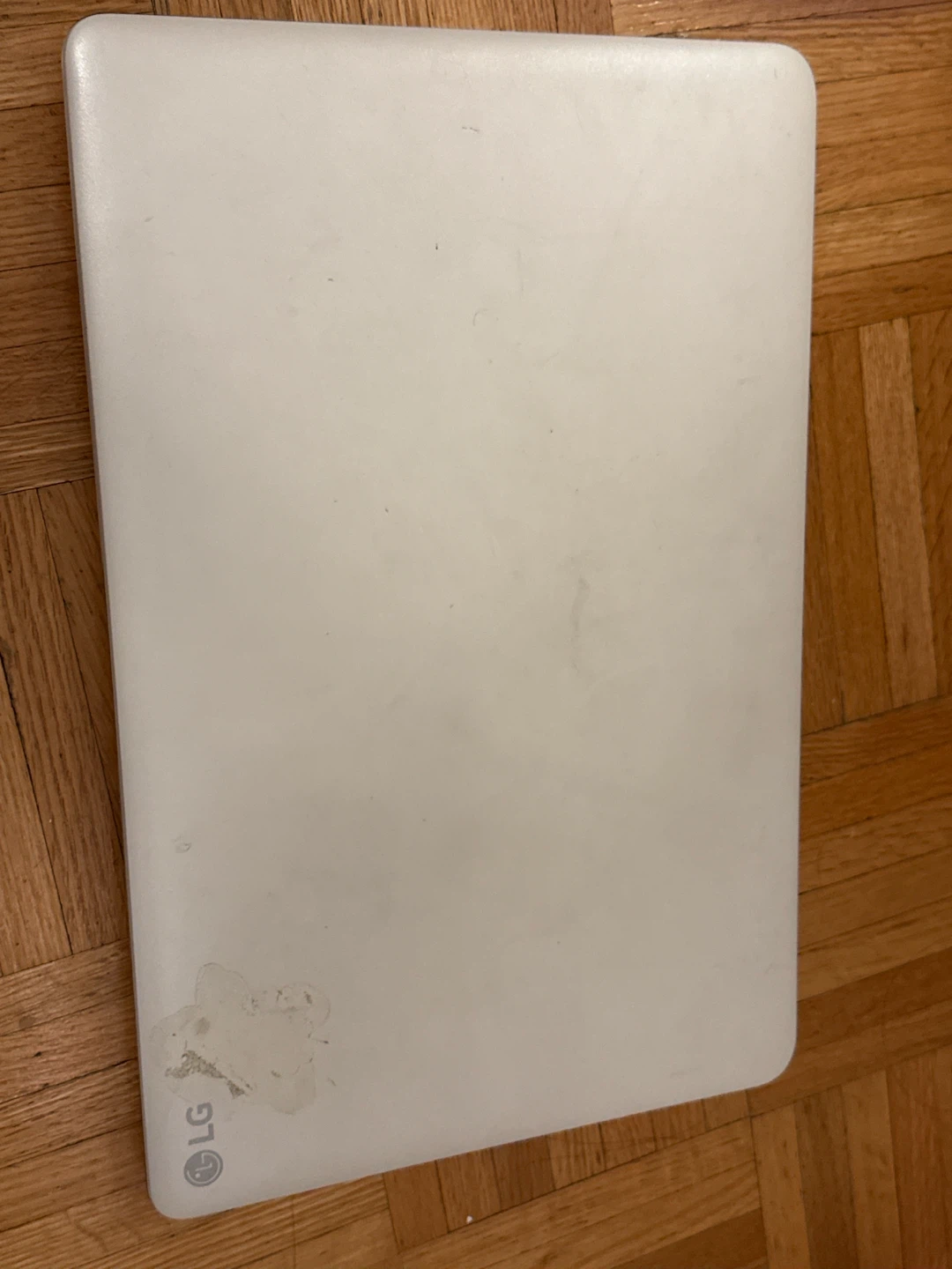LG White Laptop - photo 2