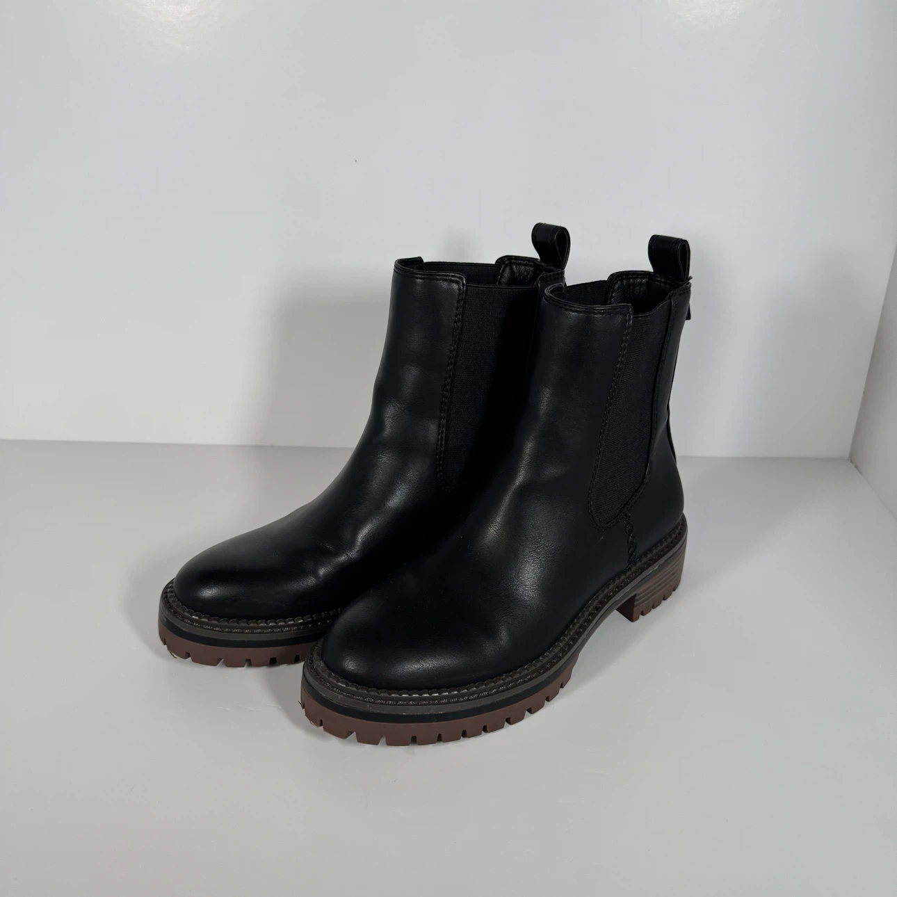 Crown Vintage Gilian black Chelsea, US 6 Medium with box - photo 2