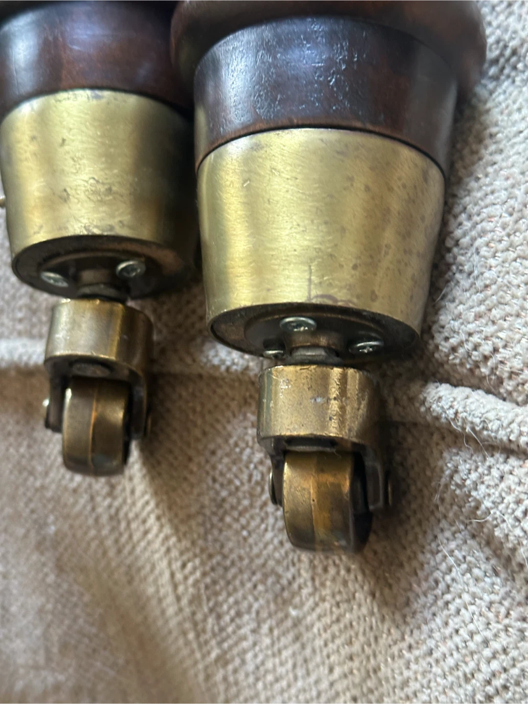 Wooden legs with casters - photo 2