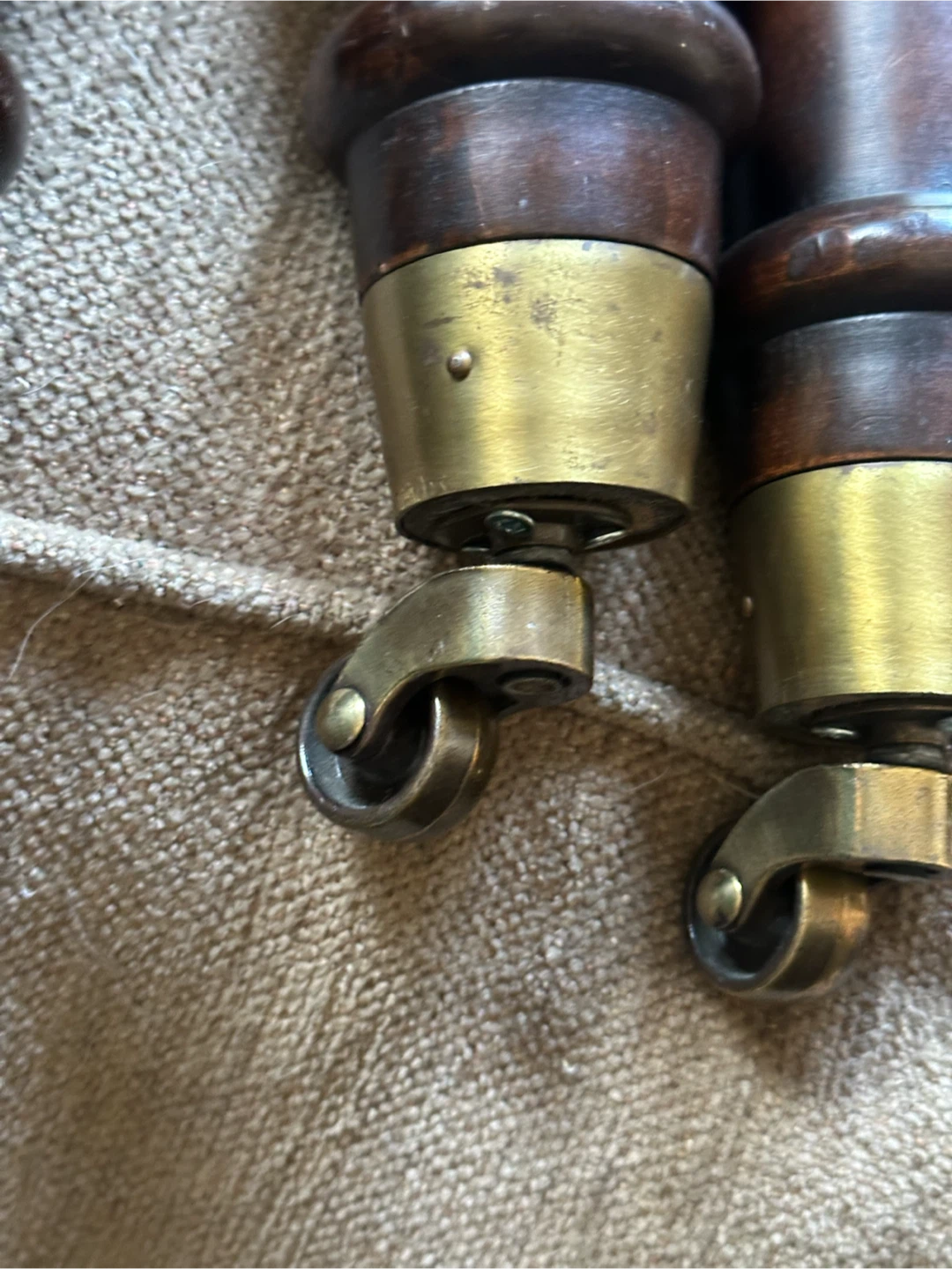 Wooden legs with casters - photo 3