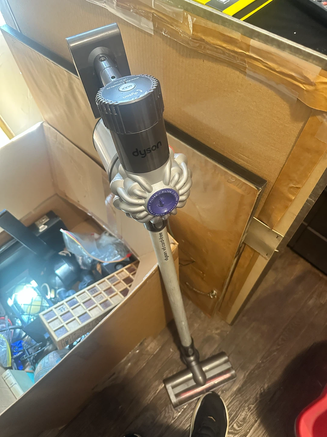 Dyson V10 Cord-Free Vacuum Cleaner - needs new battery