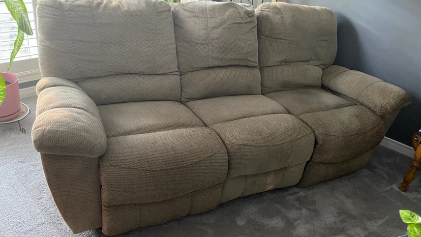 Electric reclining couch