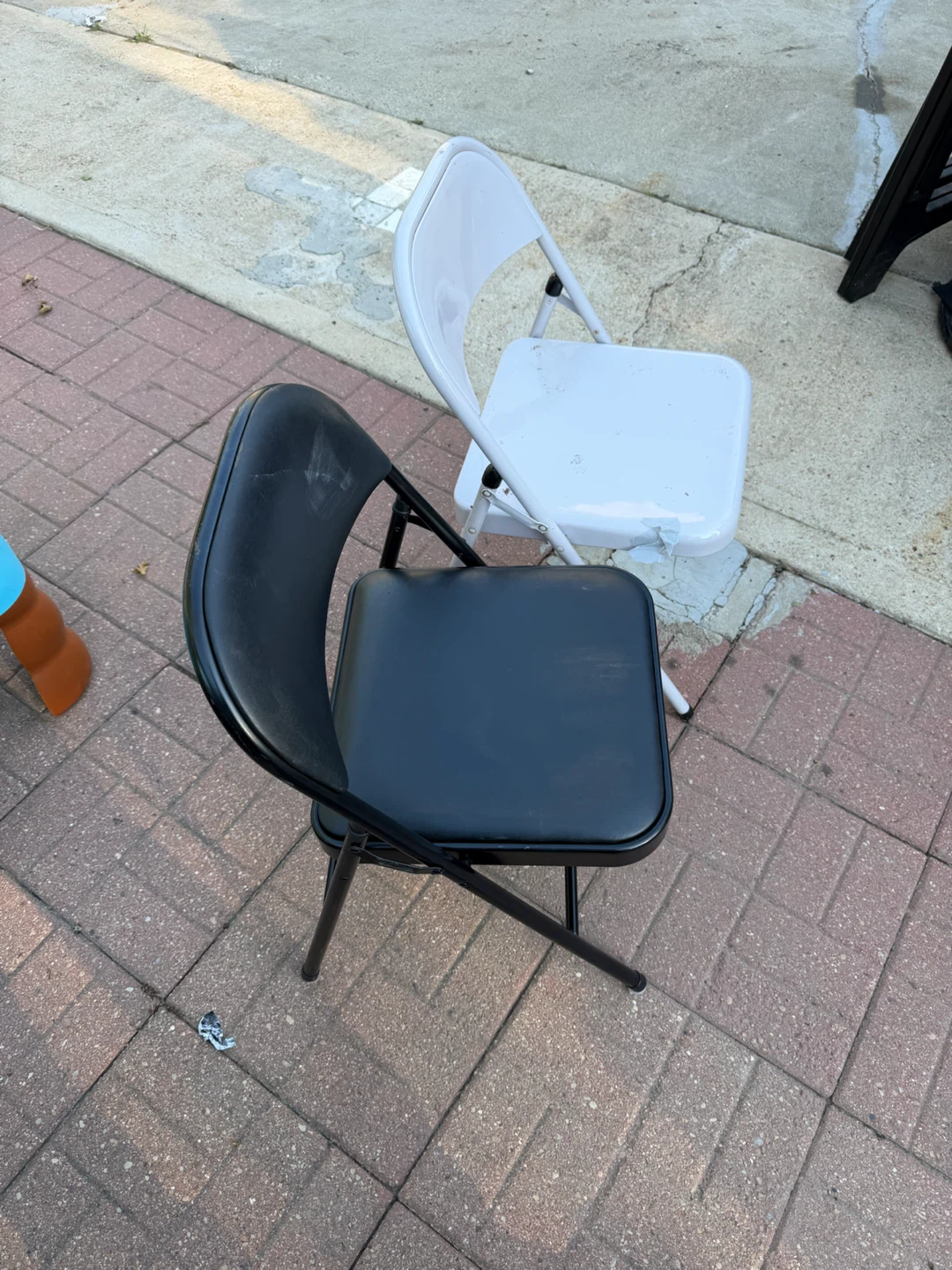 Folding Chairs - Black and White - photo 2