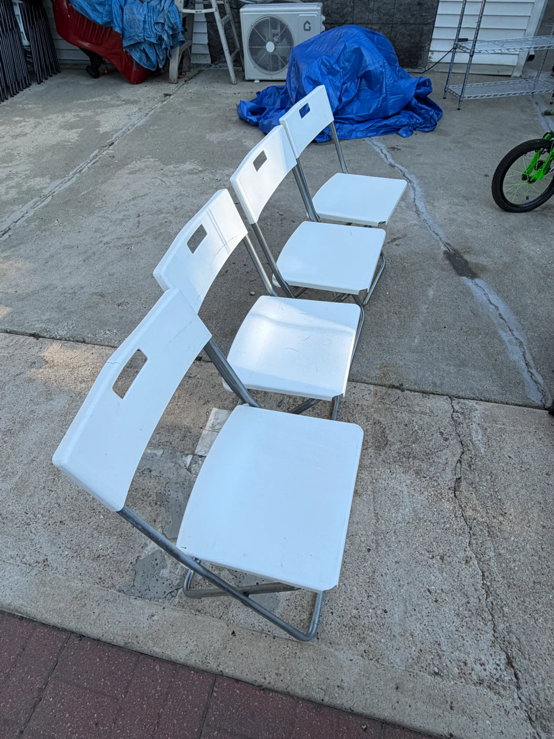 Set of 4 White Folding Chairs - photo 2