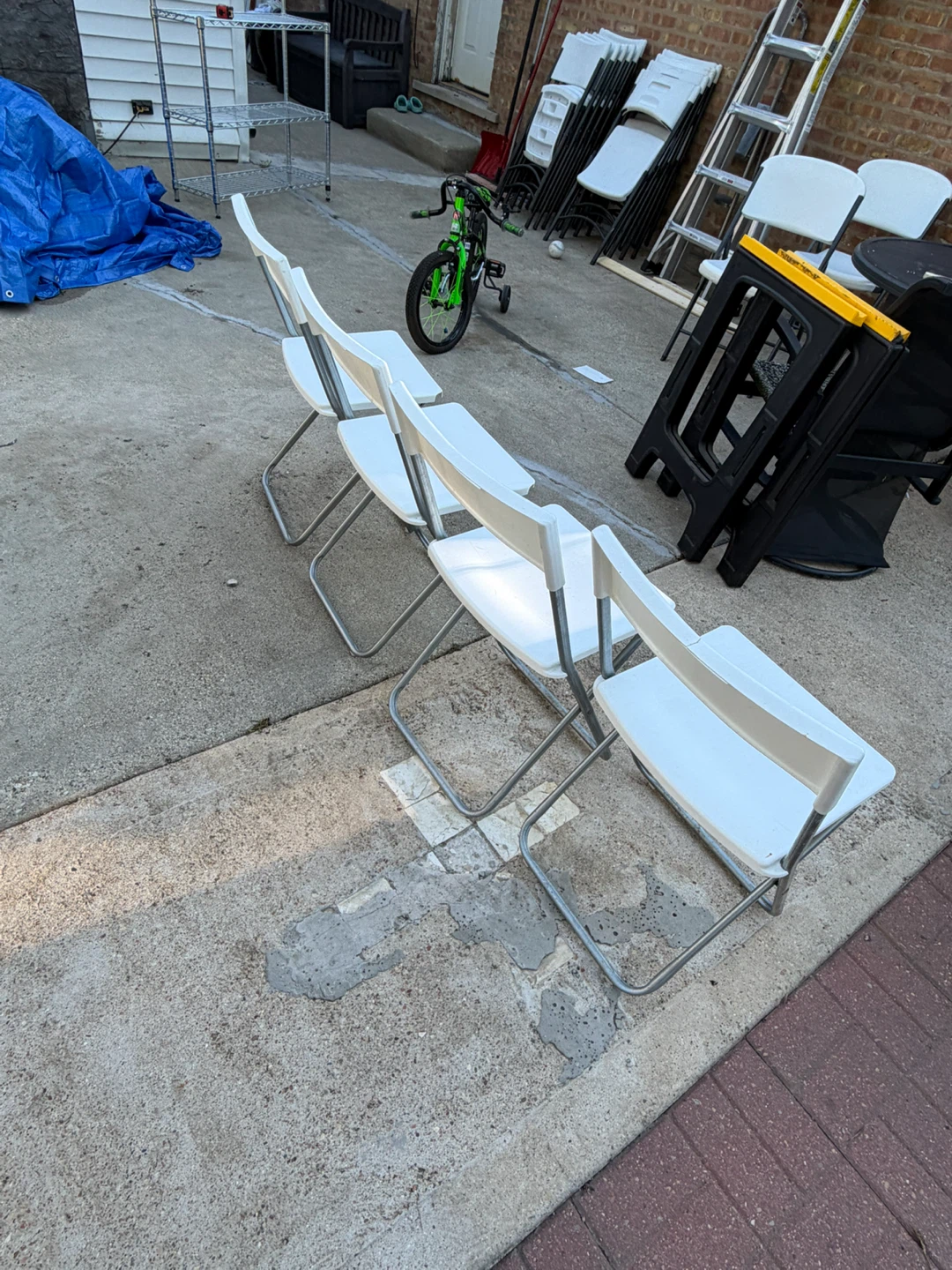 Set of 4 White Folding Chairs - photo 3