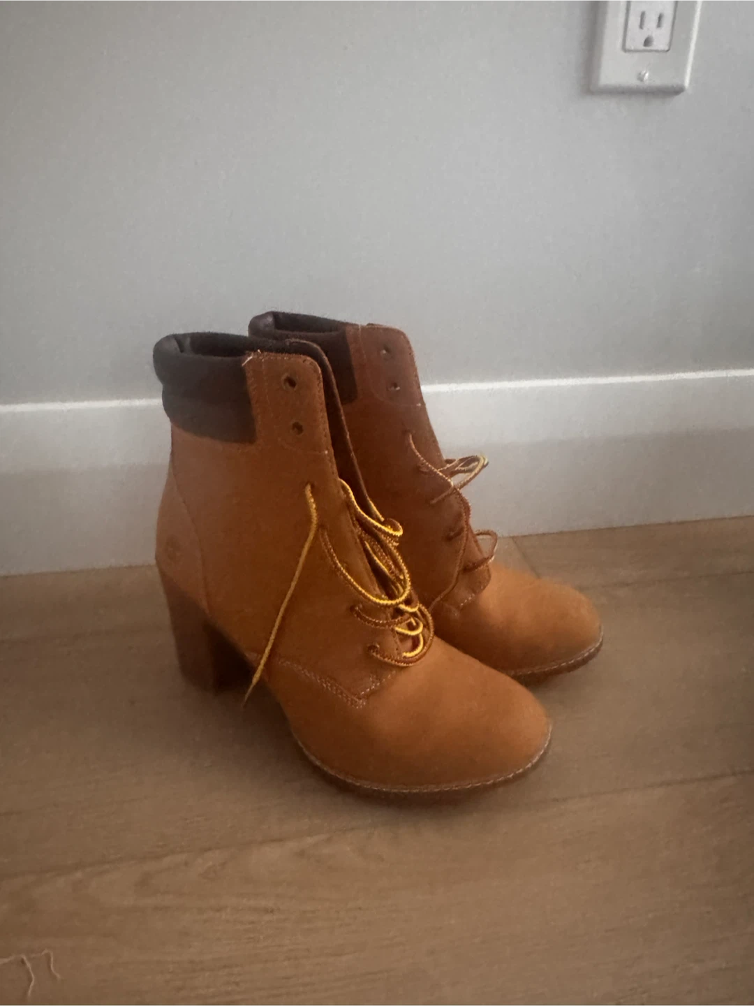 Timberland Women's Heel Boots - NEVER WORN