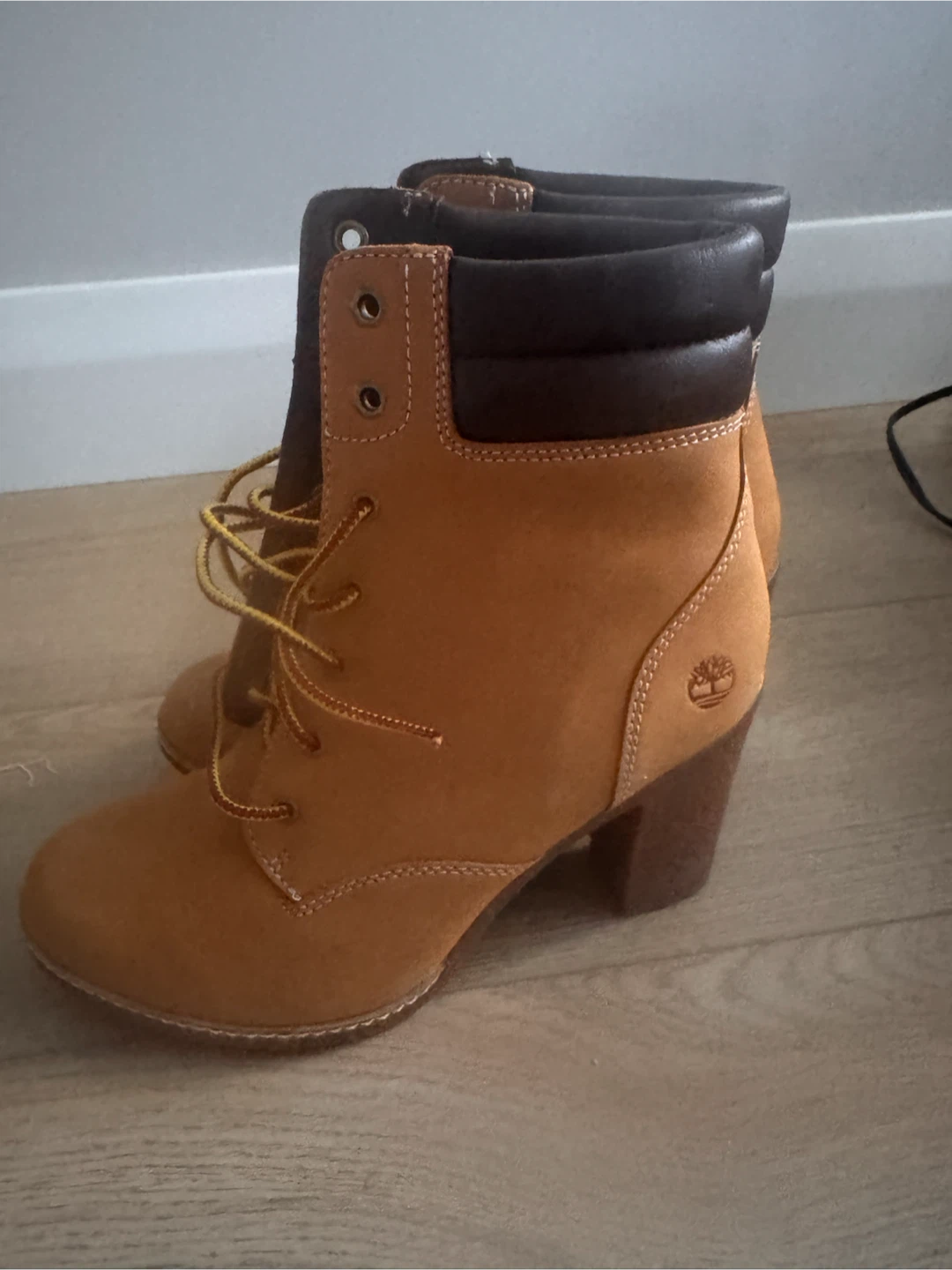 Timberland Women's Heel Boots - NEVER WORN - photo 3