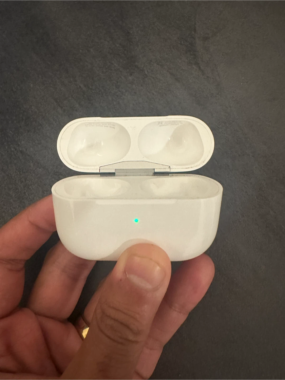 Apple AirPods Pro 2 Charging Case LIGHTNING A2700