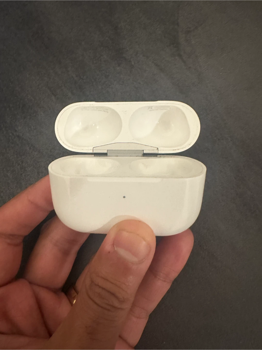 Apple AirPods Pro 2 Charging Case LIGHTNING A2700 - photo 2