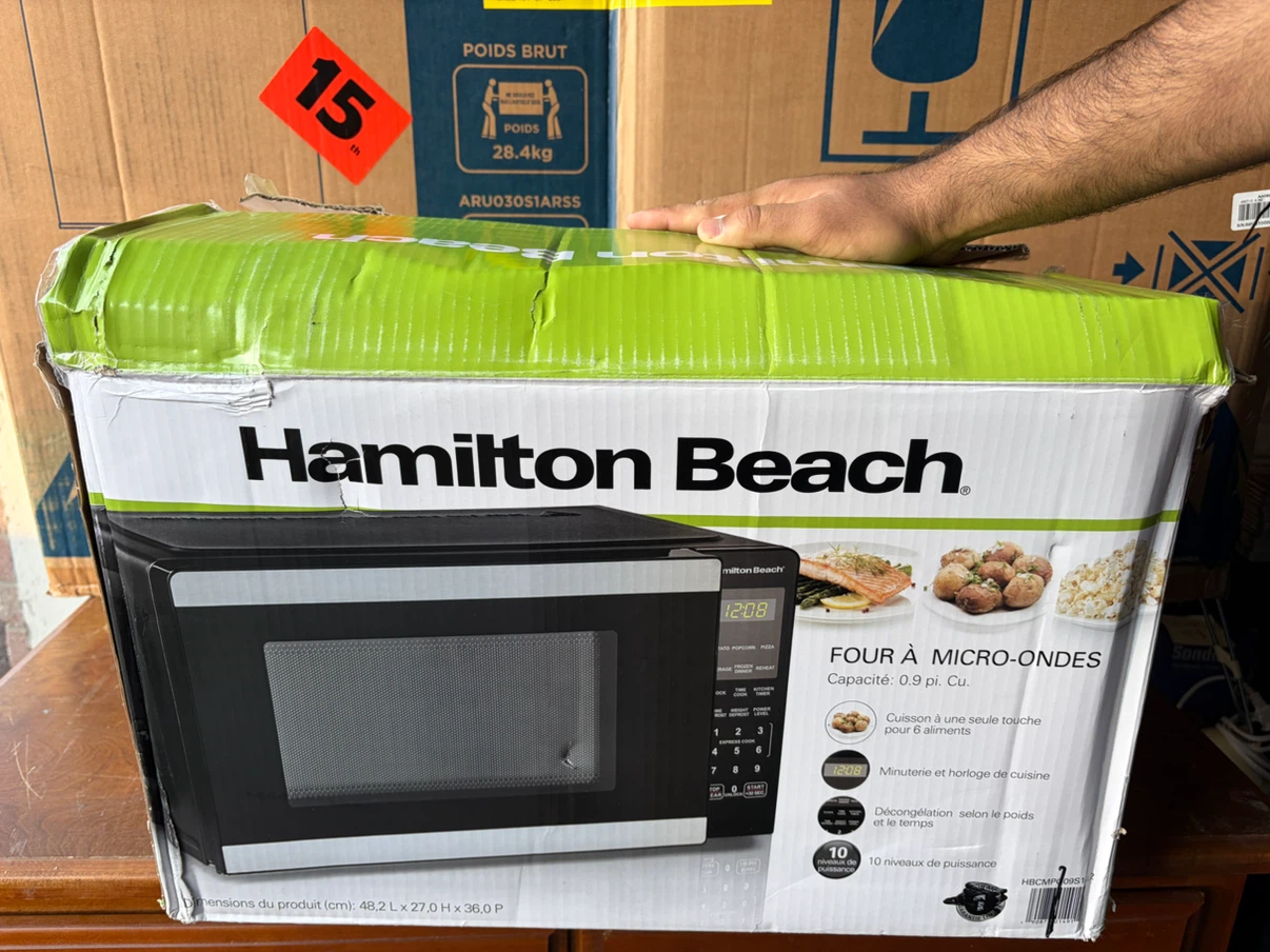 NEW Hamilton Beach 0.9 Cu Ft Stainless Microwave - 900W (In Box)