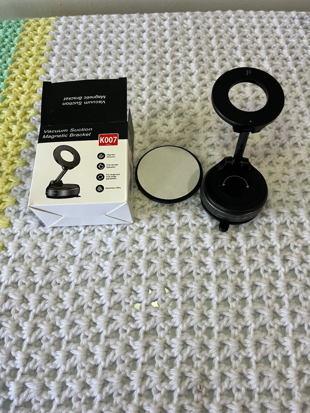 K007 Vacuum Suction Magnetic Phone Bracket