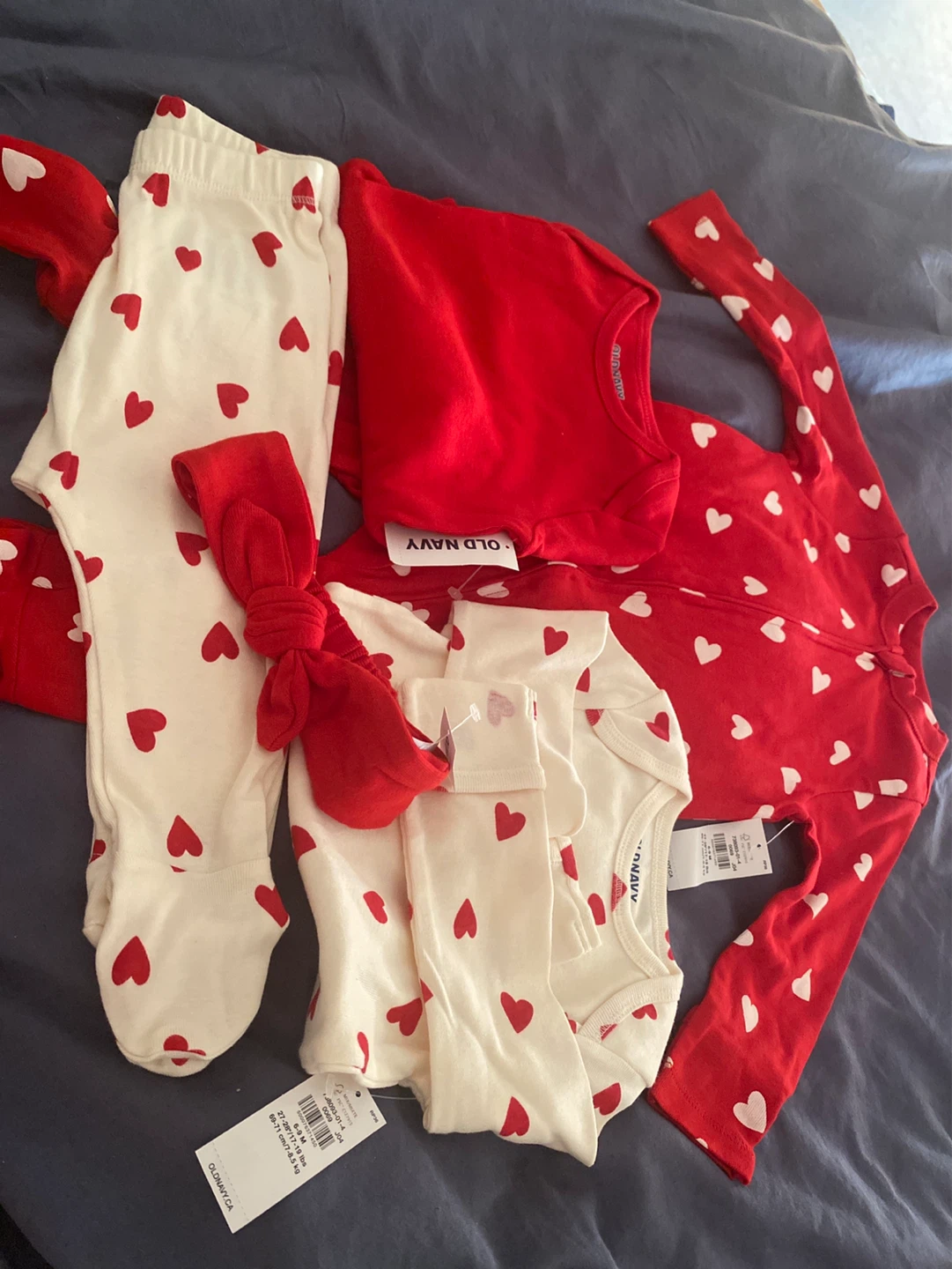 Old Navy Baby Clothes Set - Hearts - 6-9 Months - photo 2