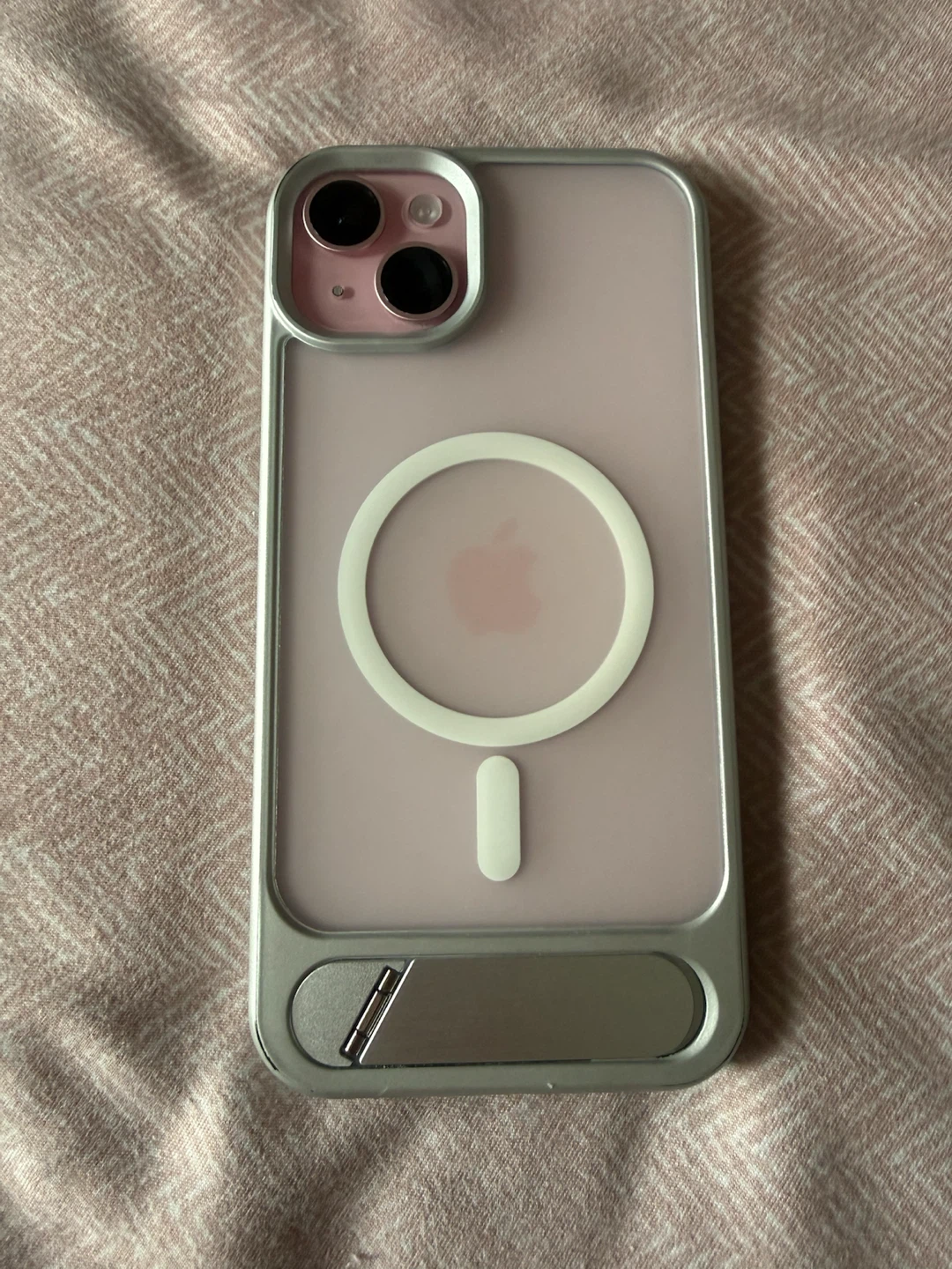 iPhone 15 plus, Pink, 98% Battery Health - photo 3