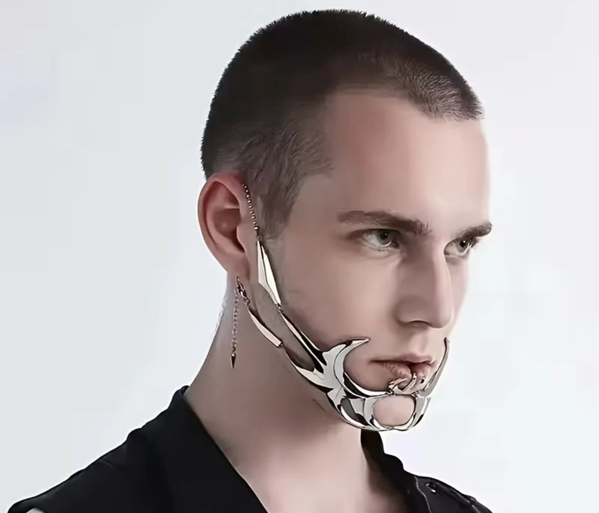 Silver Metal Face Mask Chain Accessory - photo 2