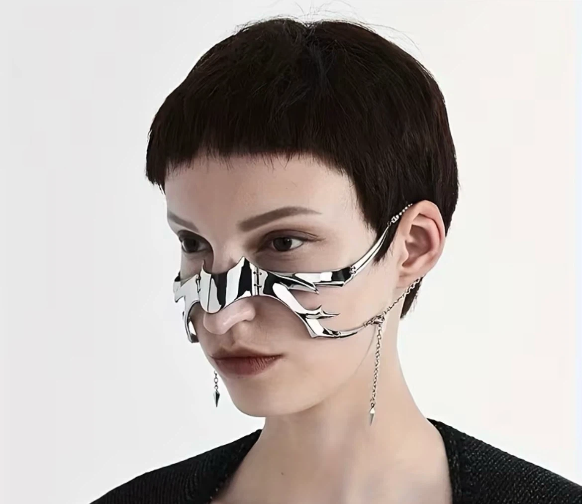 Silver Metal Face Mask Chain Accessory - photo 3