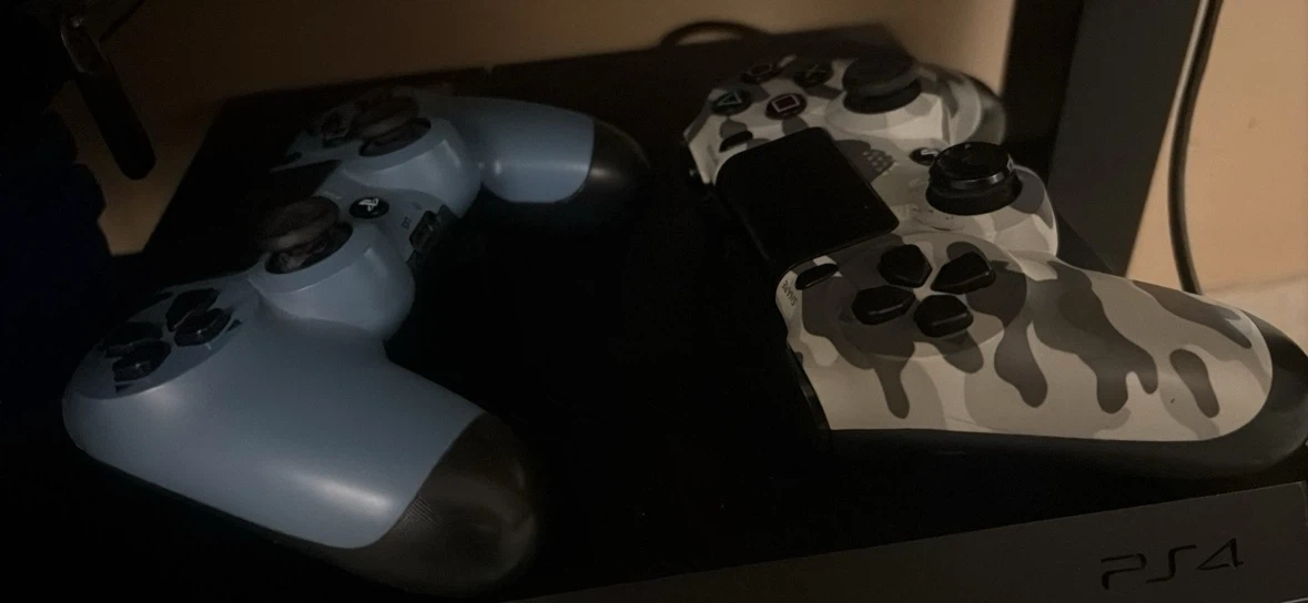 Sony PlayStation 4 Console with 2 Controllers & 12 games - photo 3