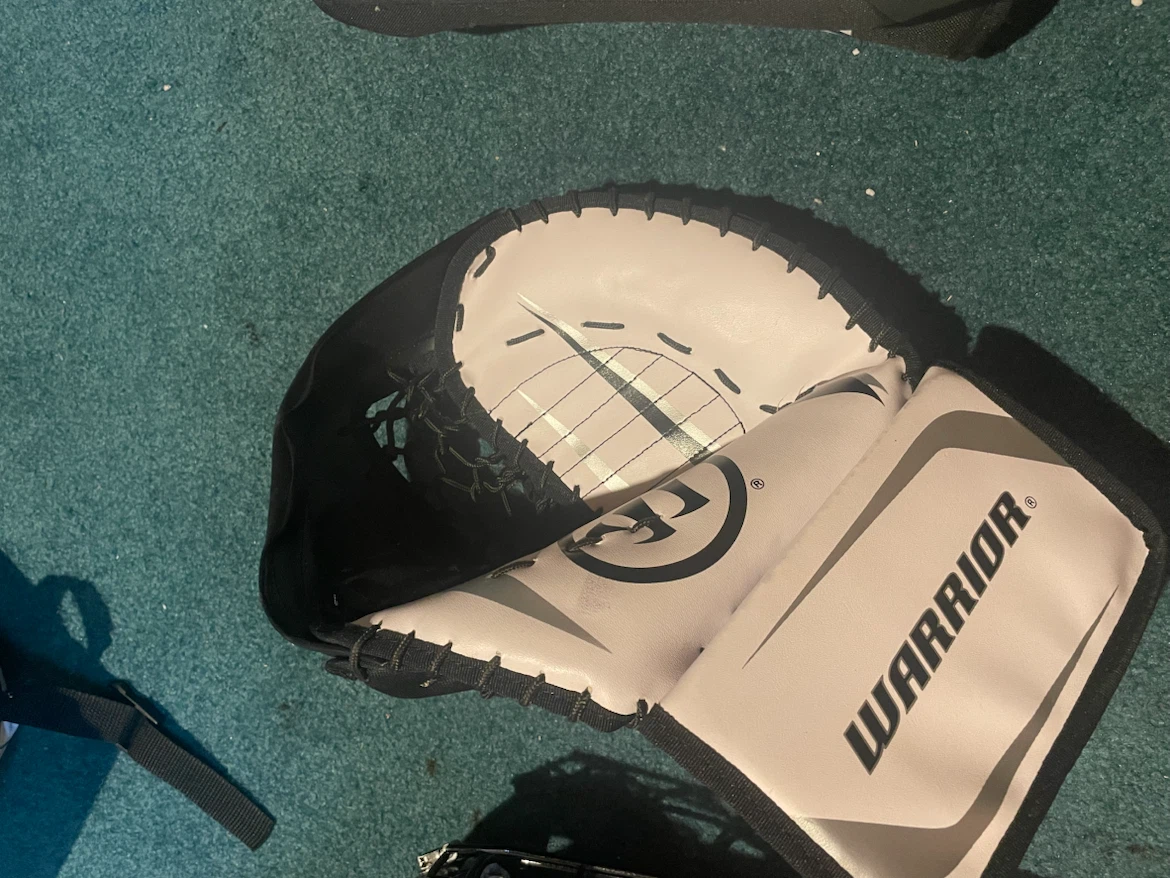 Warrior Hockey Goalie Catcher Glove - photo 2