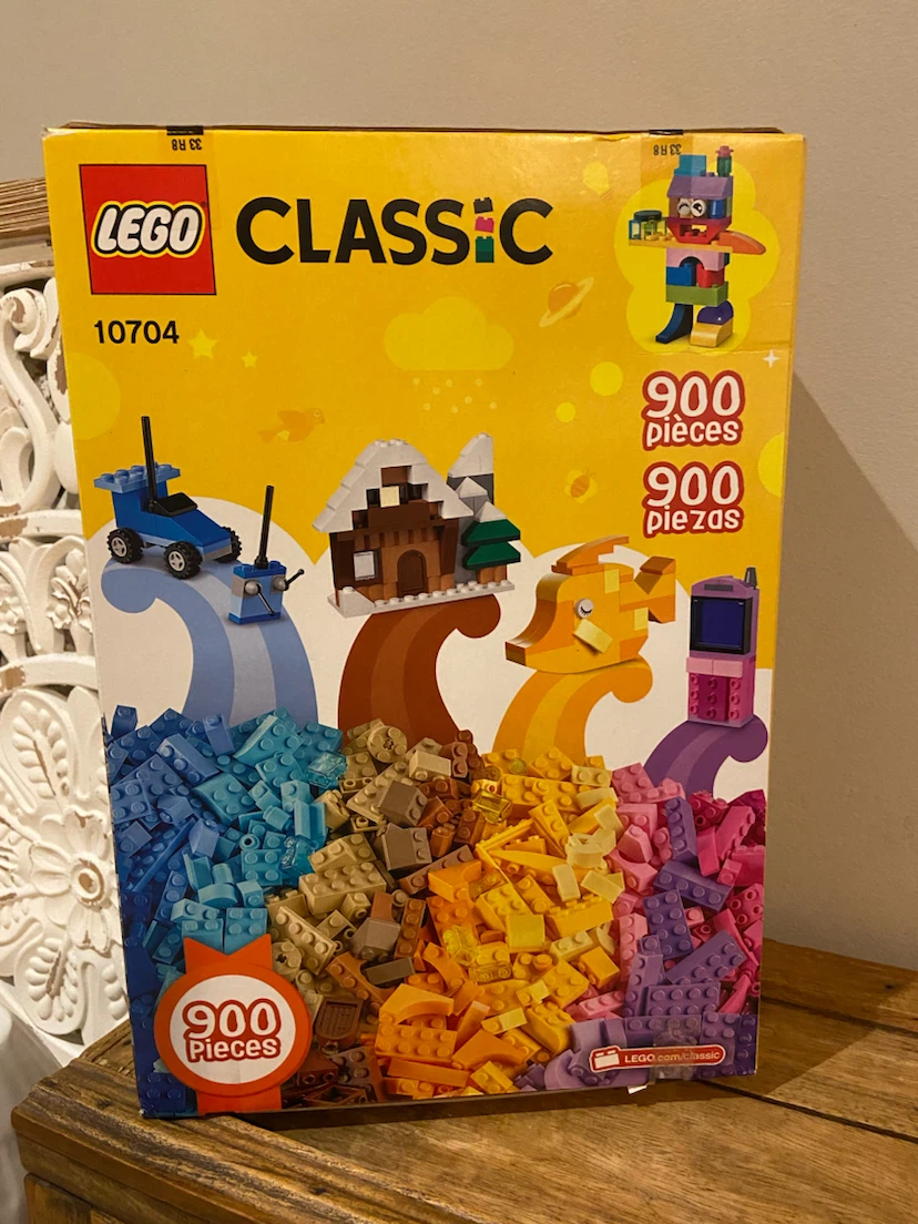 New Sealed LEGO Classic Creative Box 10704 (900 Pieces) - photo 4