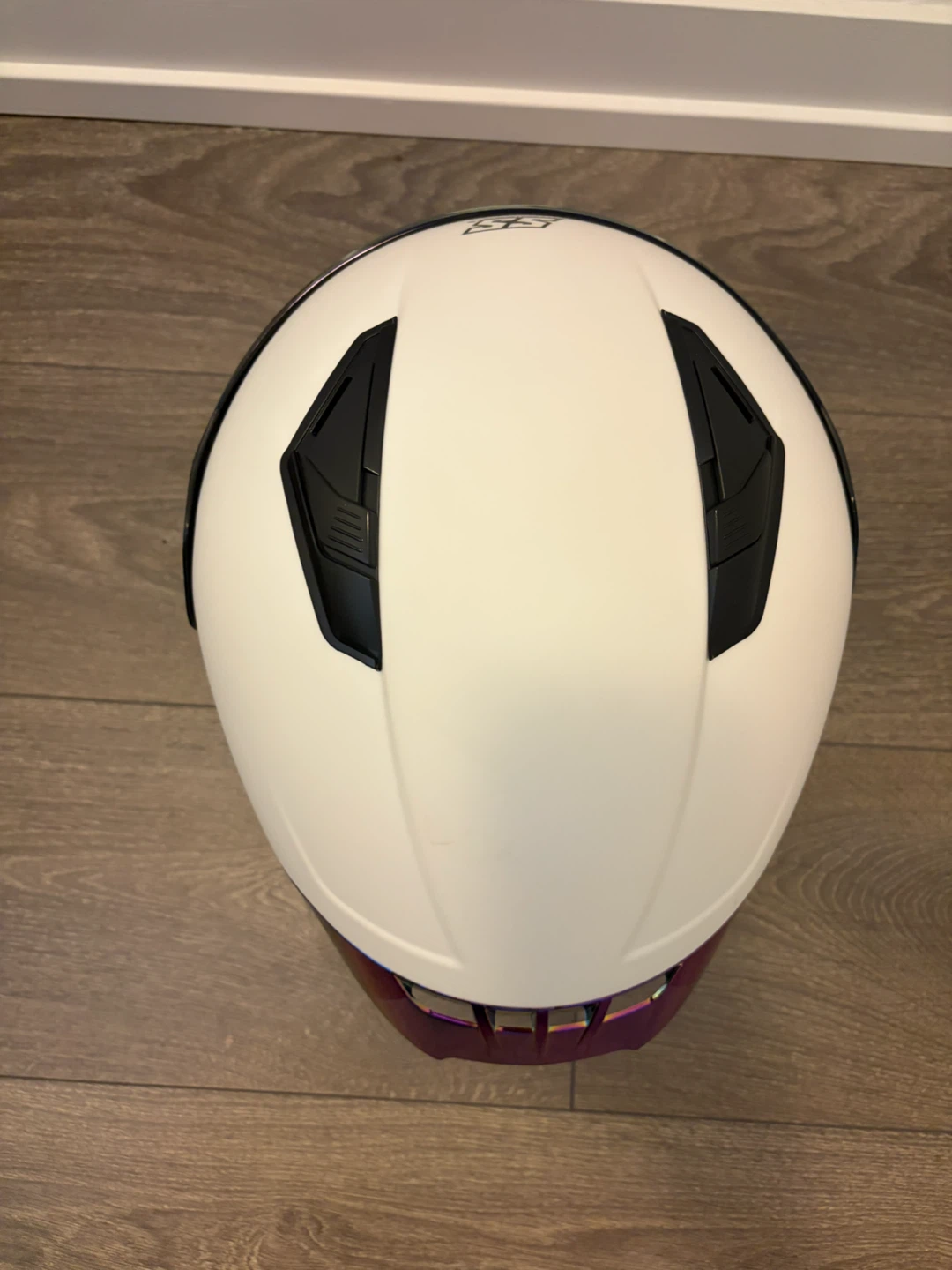 XS White SS750 Motorcycle Helmet & S Raleigh Gloves - photo 4