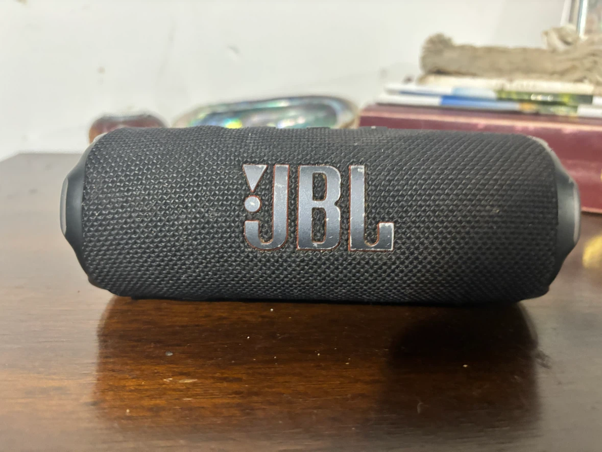 JBL Flip 7 Portable Bluetooth Speaker