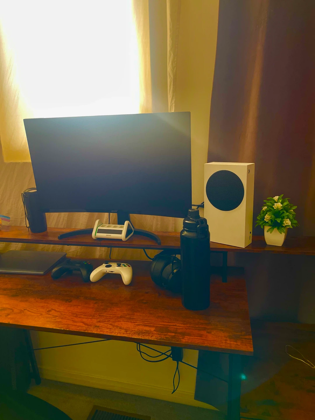 Monitor + Xbox + accessories