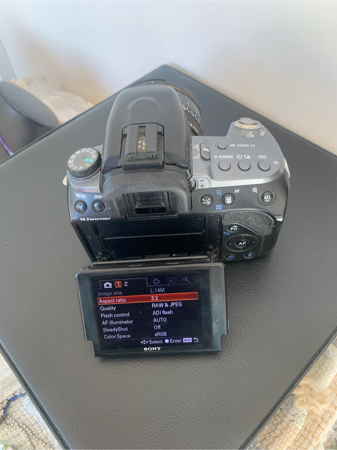 Sony Alpha a550 DSLR Camera with Sigma 30mm f/1.4 Lens - photo 2