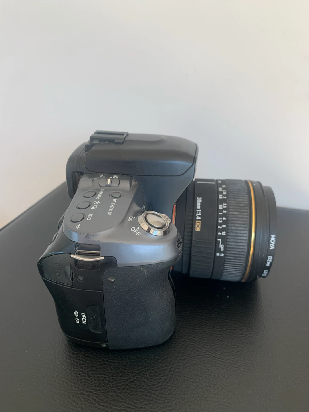 Sony Alpha a550 DSLR Camera with Sigma 30mm f/1.4 Lens - photo 5