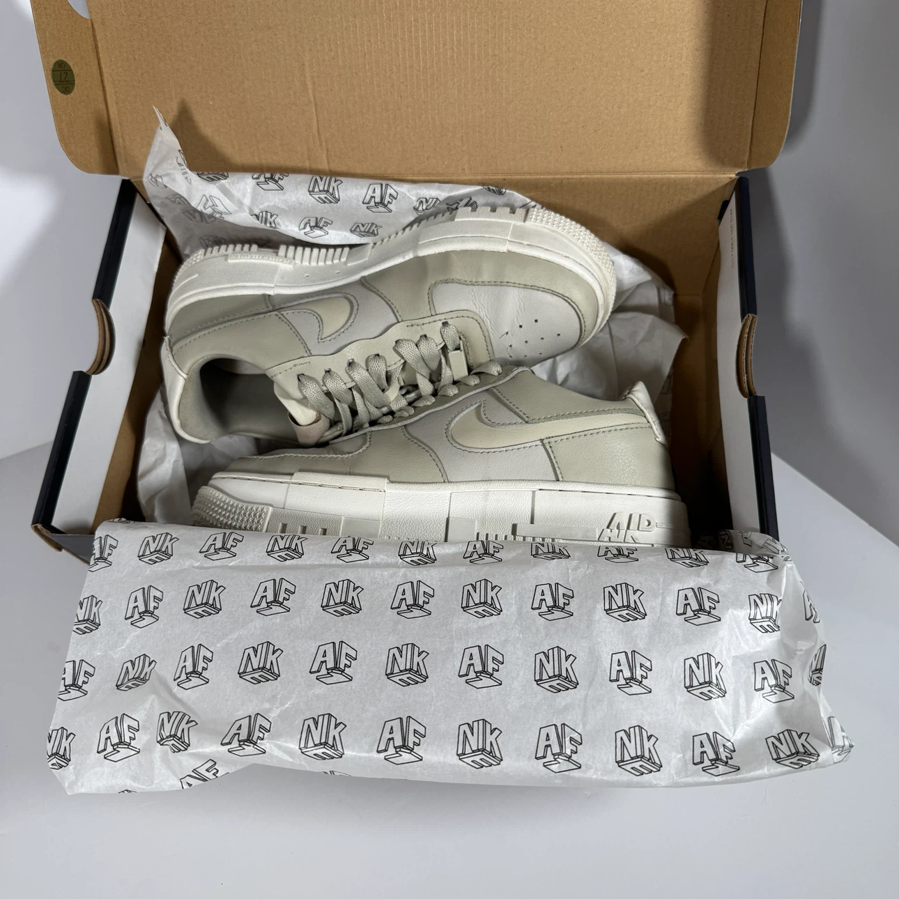 RARE Authentic Nike Air Force 1 Pixel Limited Edition Sage Green