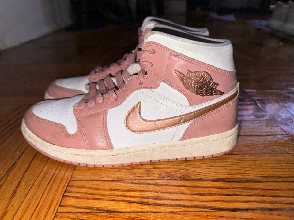 Air Jordan 1 Mid SE "Light Arctic Pink" Sneakers - photo 2