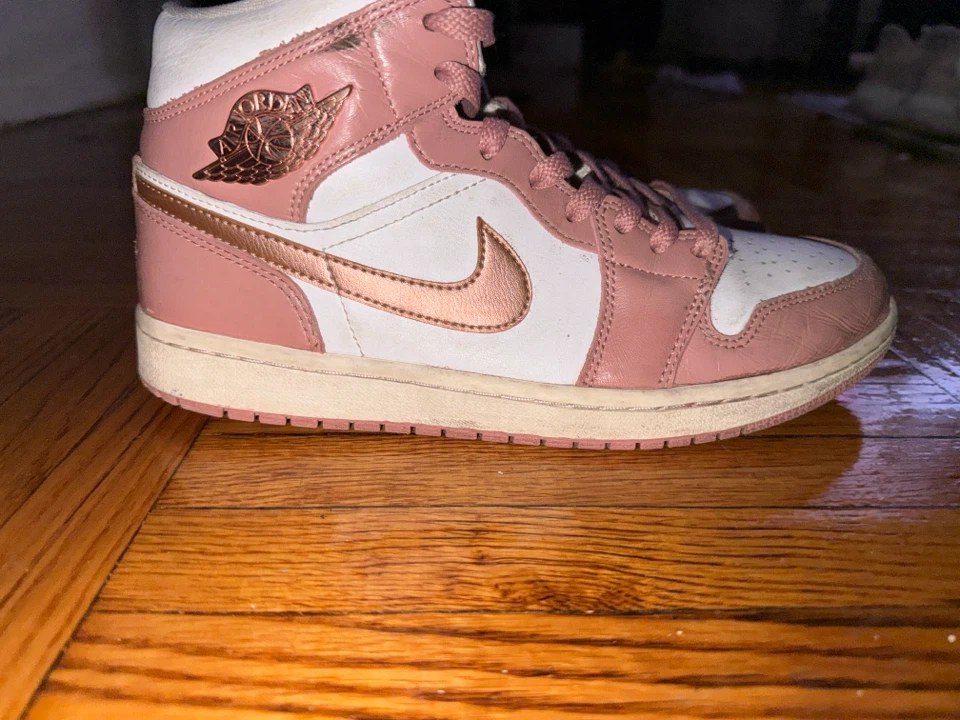 Air Jordan 1 Mid SE "Light Arctic Pink" Sneakers - photo 4