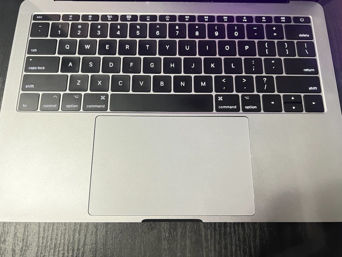 Apple MacBook Pro 13-inch (2017) 2.3 GHz Intel Core i5 - photo 2
