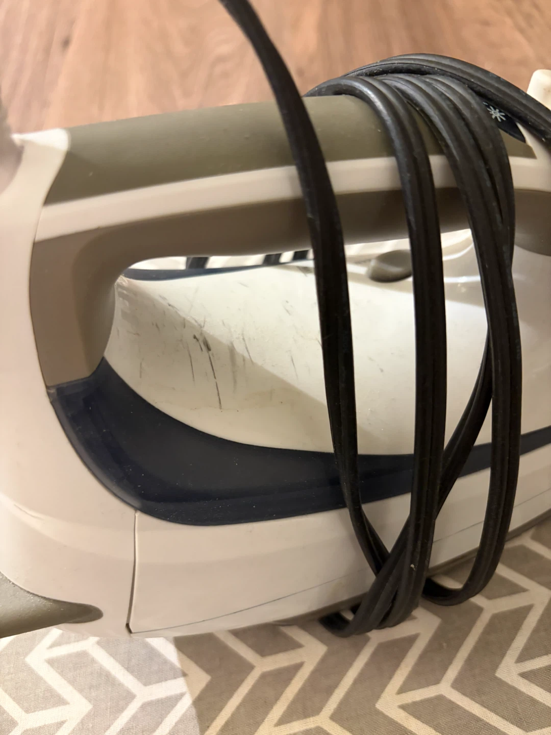 Black & Decker Iron and Iron Board - photo 3