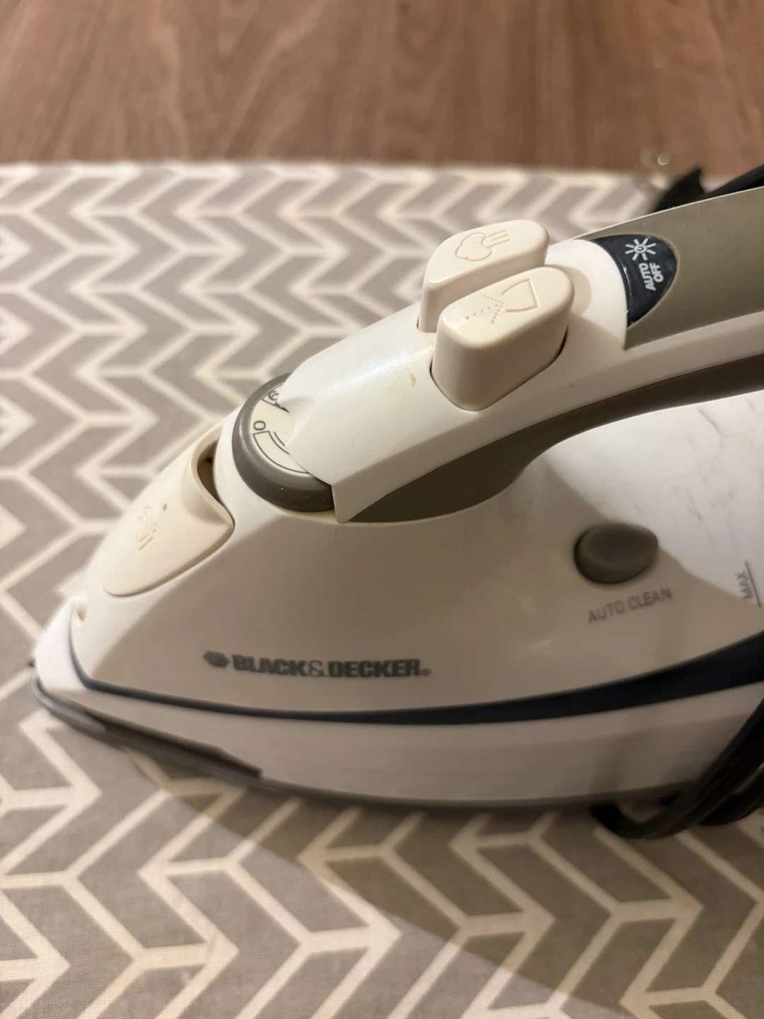 Black & Decker Iron and Iron Board - photo 5