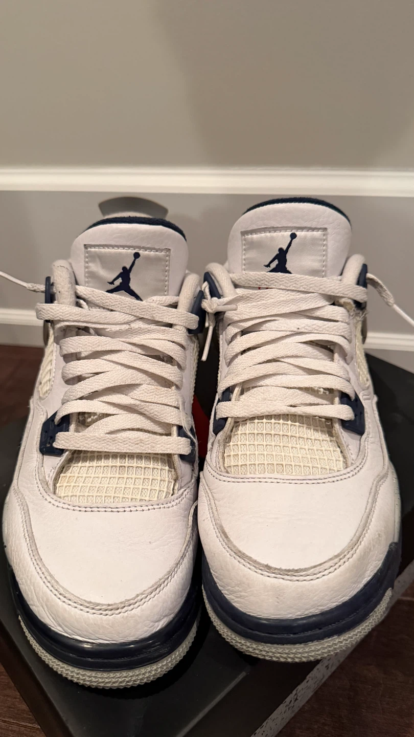 Air Jordan 4 Retro Midnight Navy Sneakers *LIKE NEW* SIZE 7 Boys