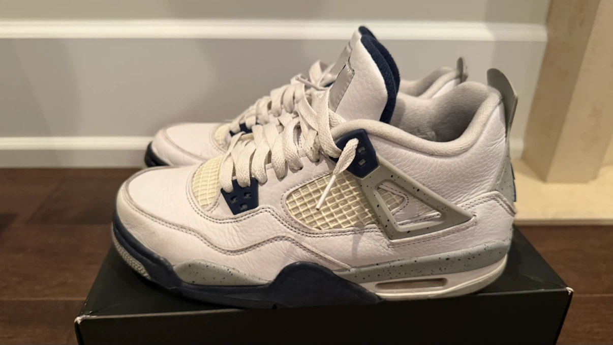 Air Jordan 4 Retro Midnight Navy Sneakers *LIKE NEW* SIZE 7 Boys - photo 2