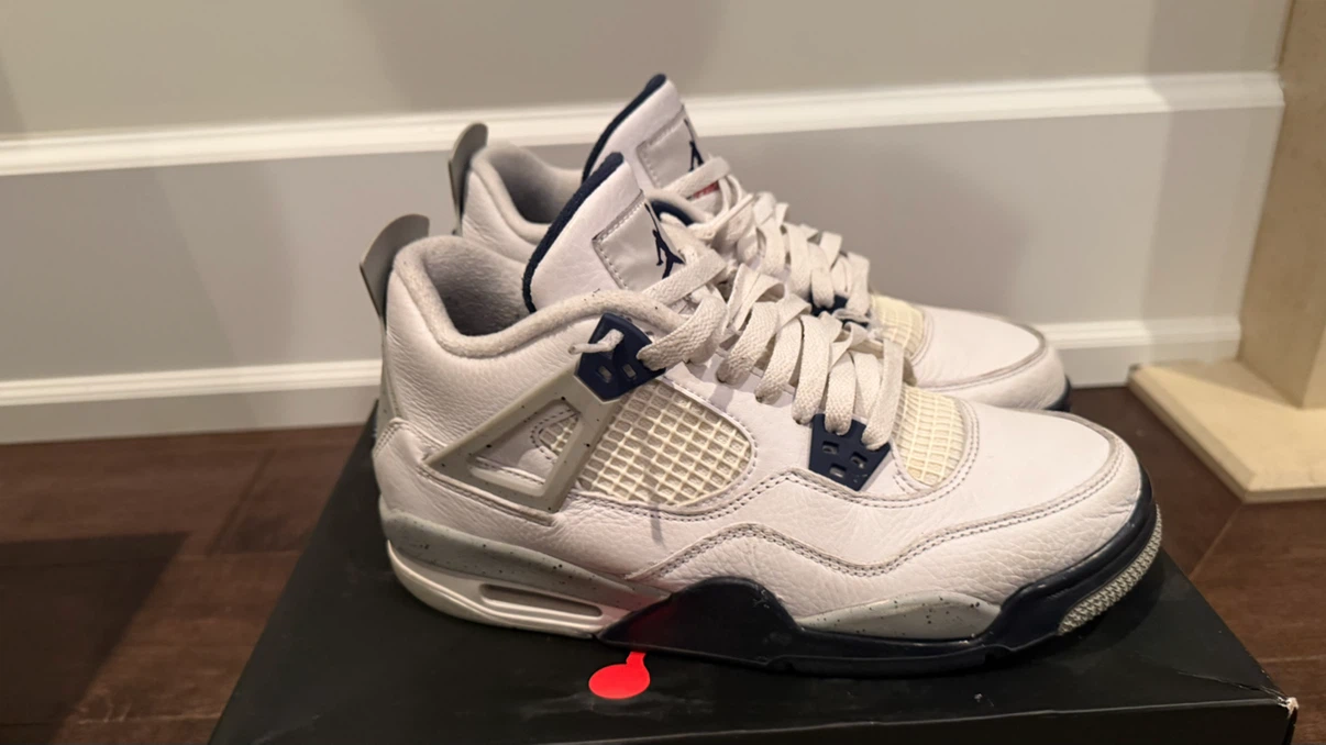 Air Jordan 4 Retro Midnight Navy Sneakers *LIKE NEW* SIZE 7 Boys - photo 3