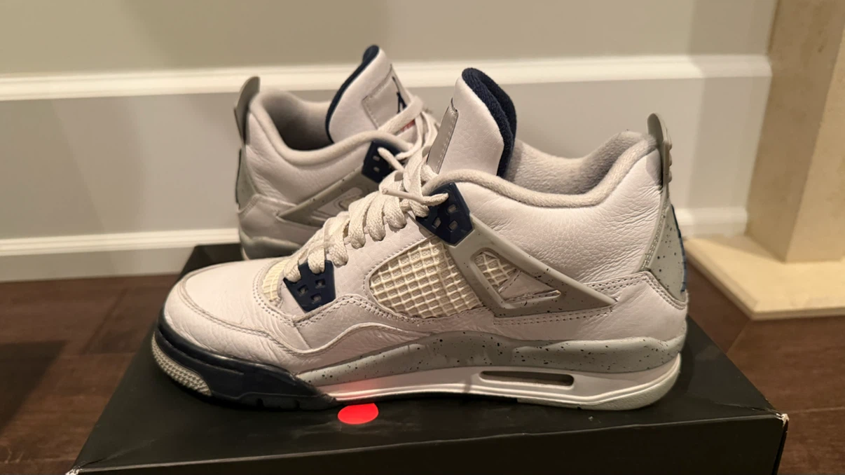 Air Jordan 4 Retro Midnight Navy Sneakers *LIKE NEW* SIZE 7 Boys - photo 4