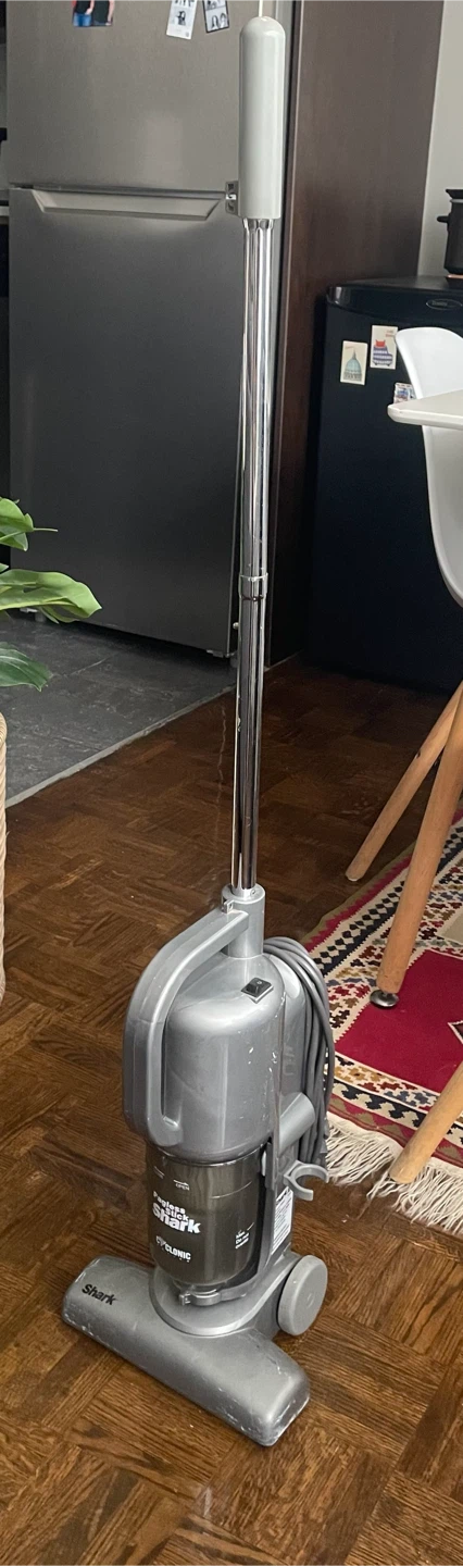 Shark Bagless Vacuum Cleaner - photo 2