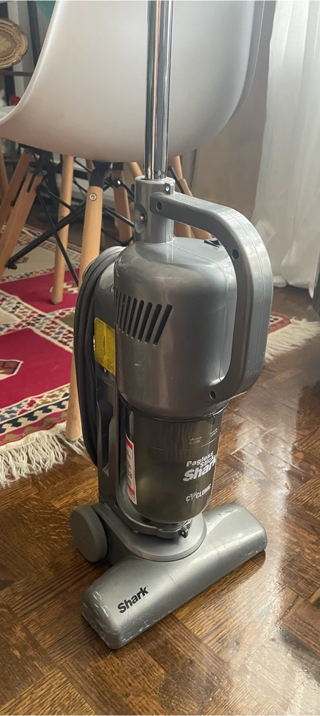 Shark Bagless Vacuum Cleaner - photo 3