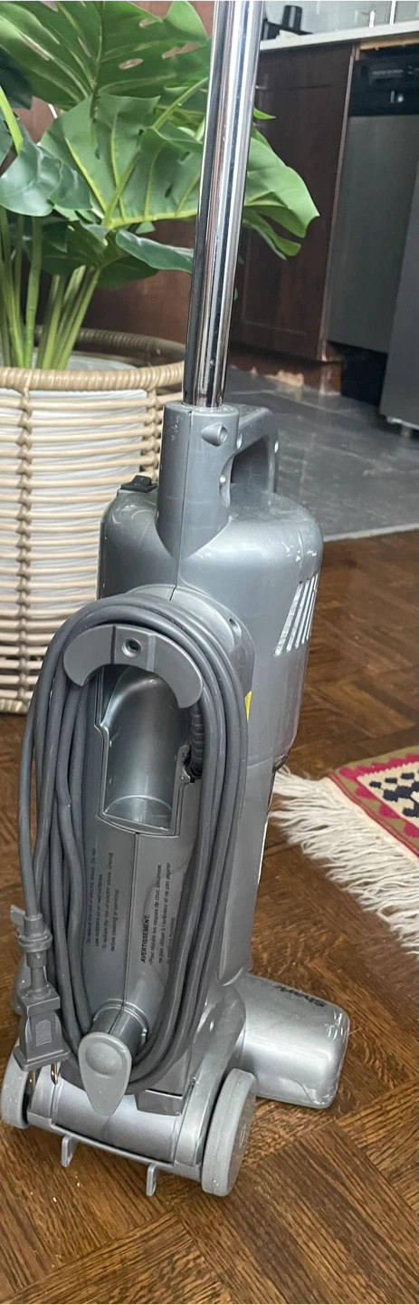 Shark Bagless Vacuum Cleaner - photo 4