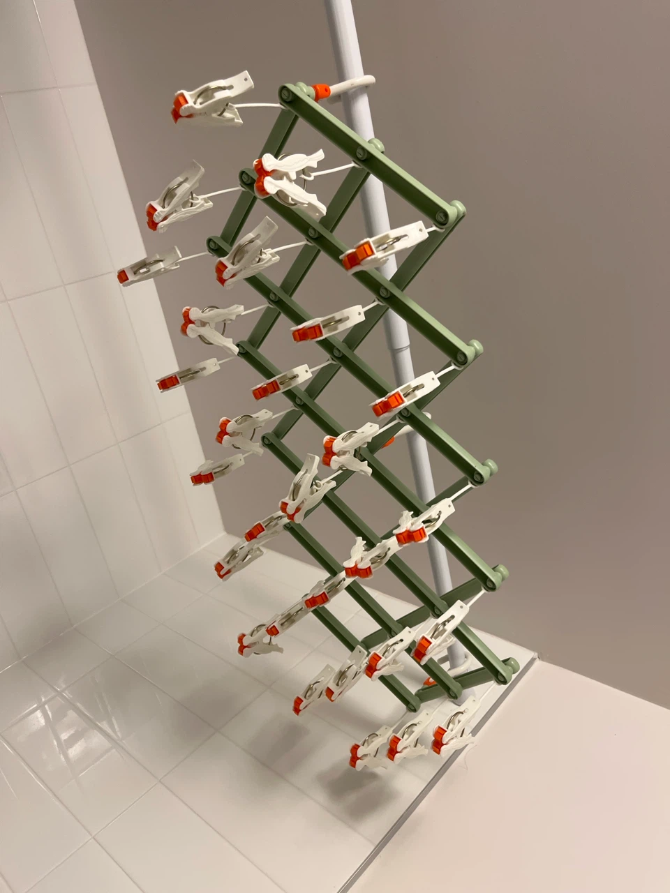 Collapsible Drying Rack with 20 Clips - photo 4