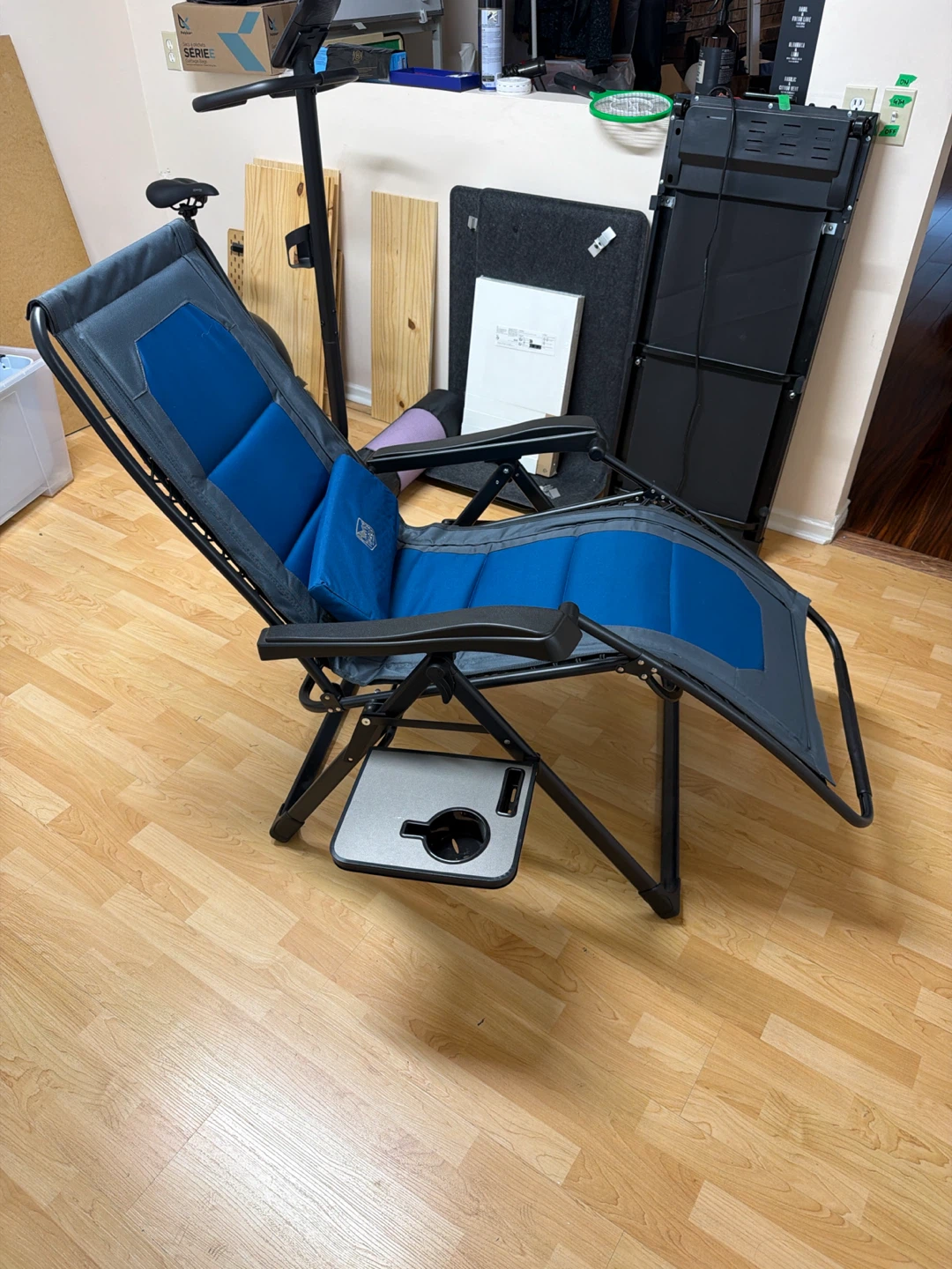 Oversized Zero gravity chair with cup holder and side table